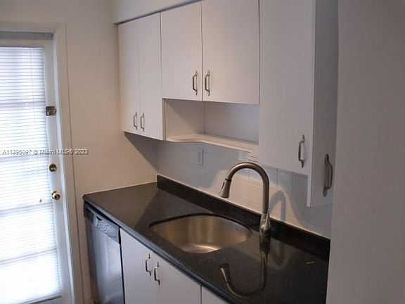 4th image of 901 Meridian Ave APT 206