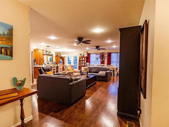 3rd image of 299 Heartland Dr