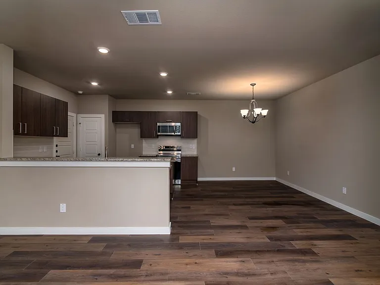 637 Fallow Dr — Photo 4