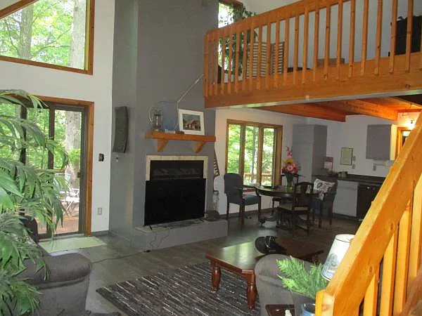 3 bed, 1416 sqft, $2,300 — Photo 2