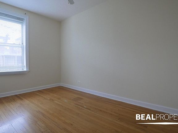 3rd image of 554 W Aldine Ave #W3