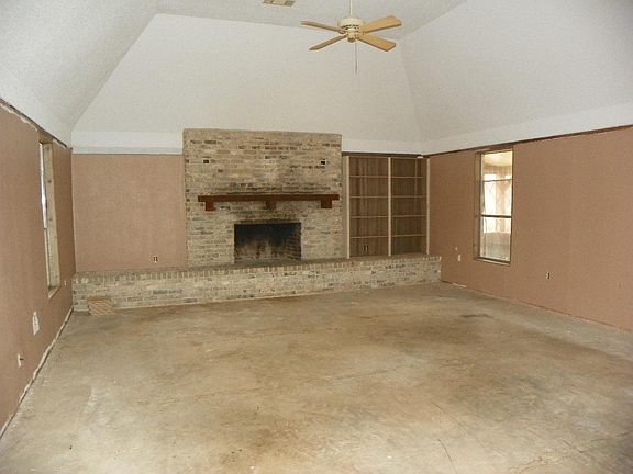 4th image of 7880 Weaver Dr