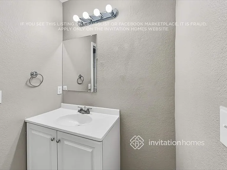 9829 Kenton Cir — Photo 17