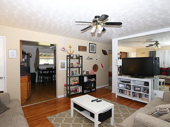 2nd image of 9343 Comstock Dr