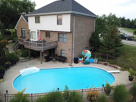 2nd image of 111 Carriage Park Dr