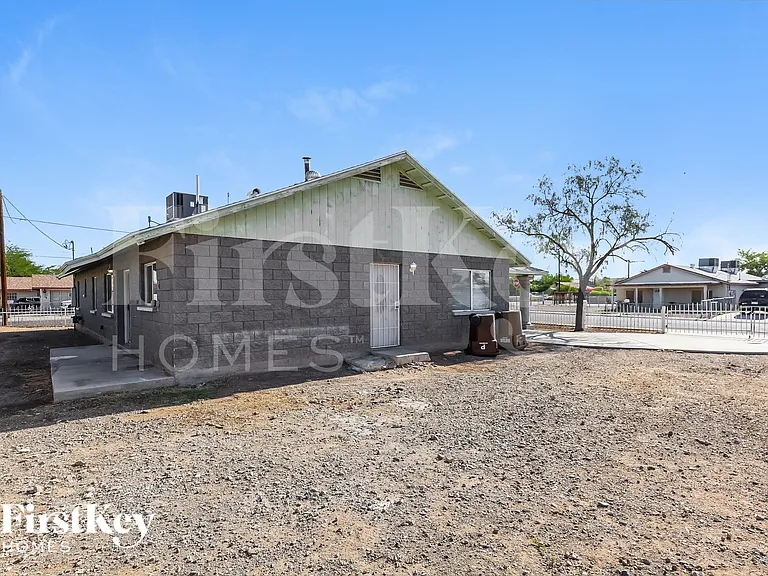 11740 N 80th Dr — Photo 15