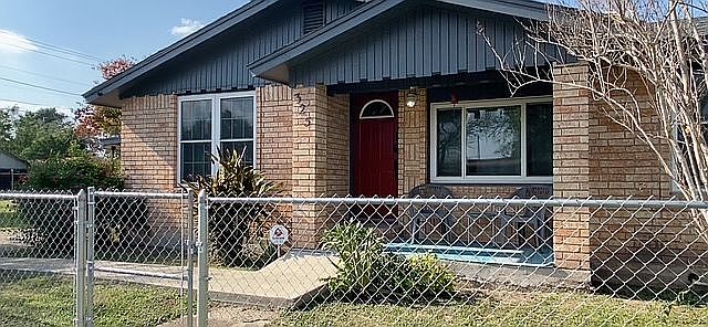 1st image of 325 Yoakum St