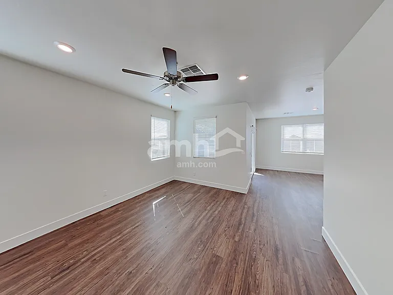 21522 S 231st St — Photo 6