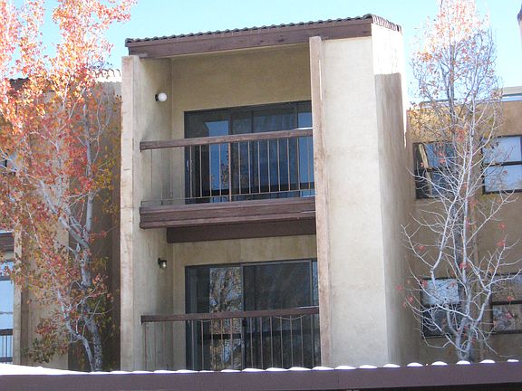 3rd floor w/vaulted ceiling
