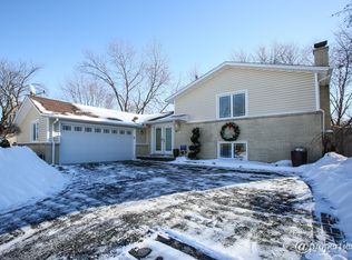 521 Revere Ave, Westmont, IL 60559