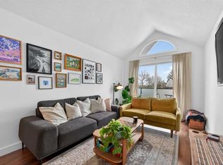 717 E 4a St NE #401, Calgary, AB T2E 3W1