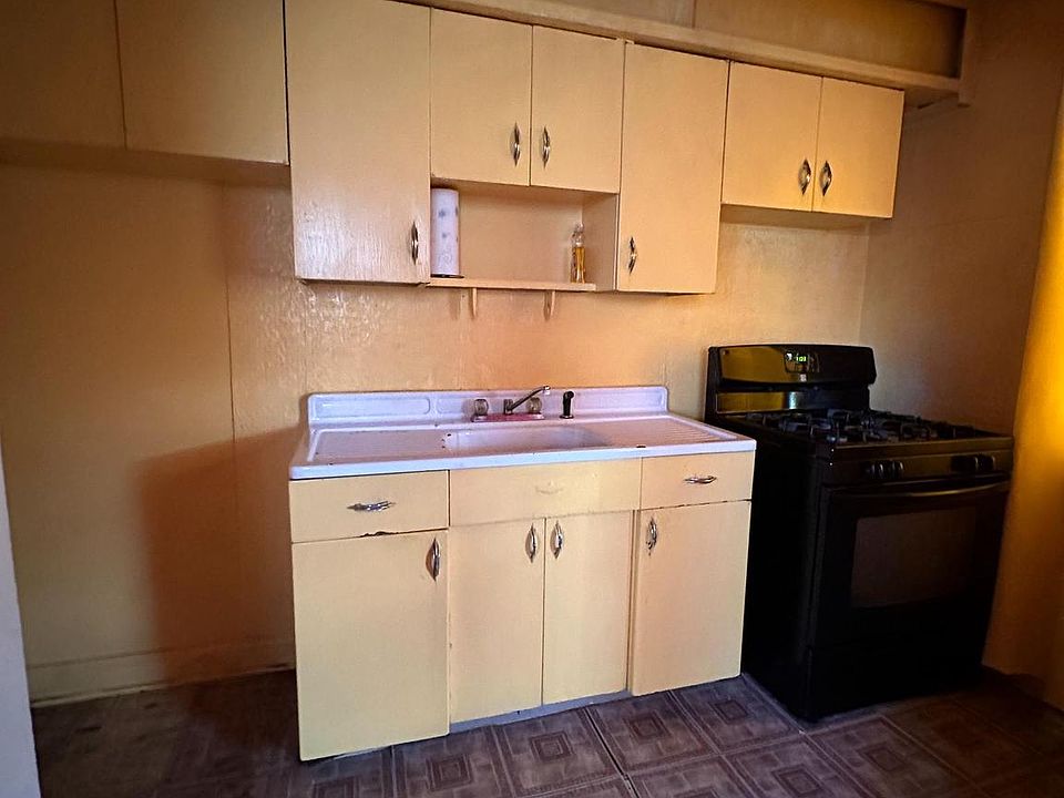 2nd image of 4115 Crest Heights Rd