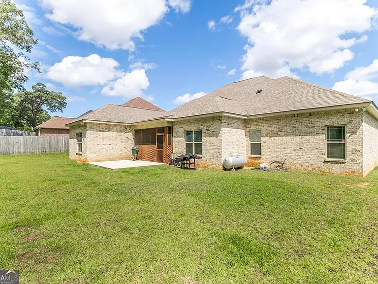 306 Rustic Live Oak Trl — Photo 33