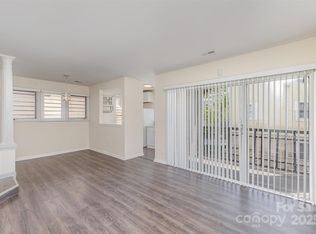 1101 E Morehead St APT 32, Charlotte, NC 28204