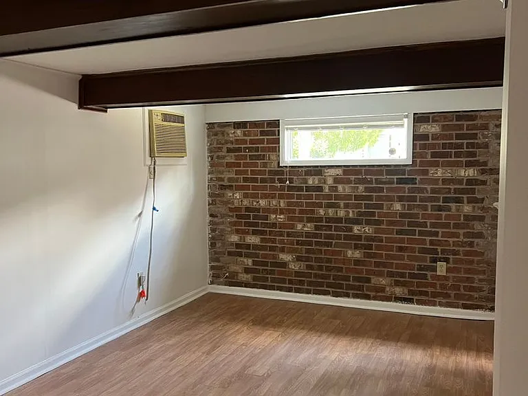 Newly Renovated 3 Bed, 2 Bath Near Campus — Photo 11
