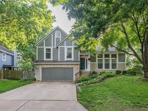 10912 Cottonwood St, Lenexa, KS 66215
