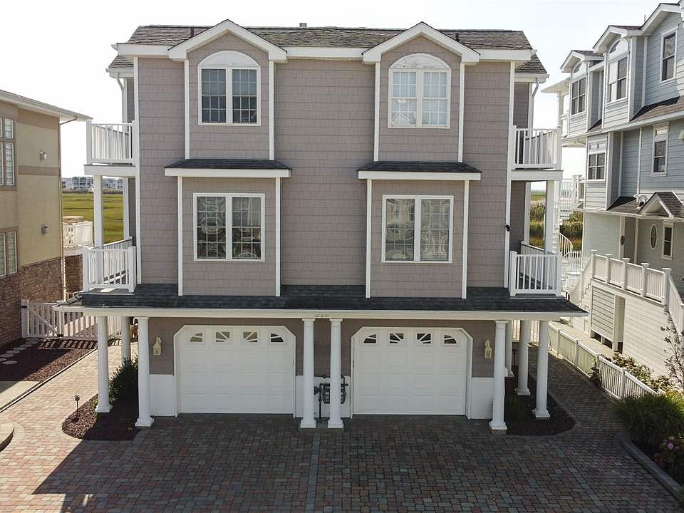 1st image of 328 E 47th Pl