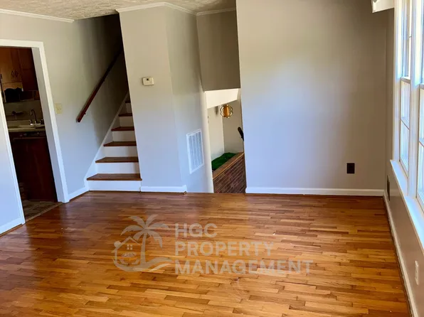 5 Castlewood Dr, Wilmington, NC 28409