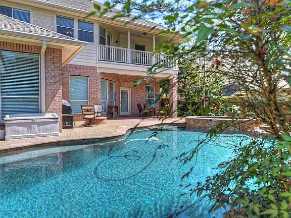 Manicured backyard paradise complete with sparkling pool & spa