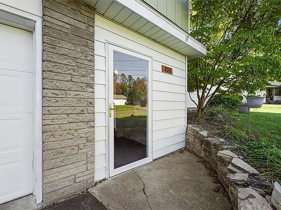 3rd image of 133 Oak Hollow Rd