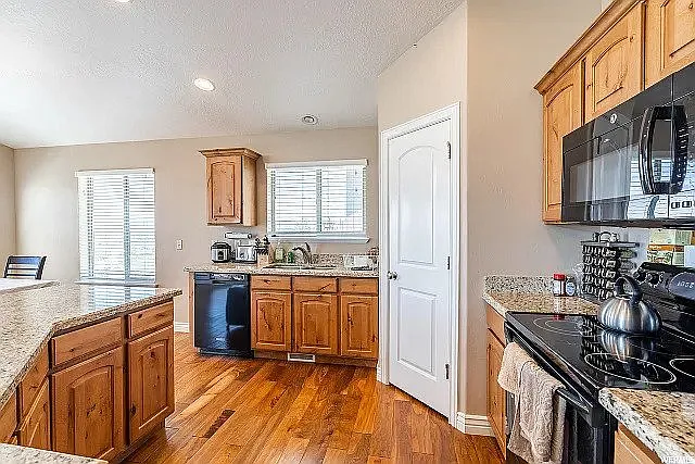 2304 S Alaska Ave — Photo 5