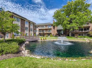 4 Oak Brook Club Dr APT F106, Oak Brook, IL 60523