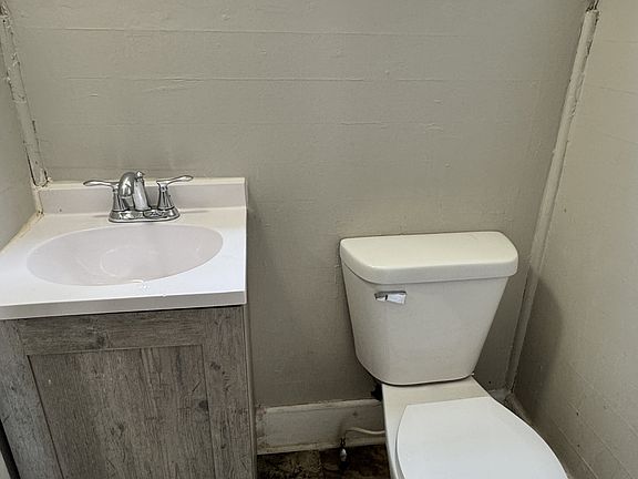 3rd image of 719 W Walnut St APT 1