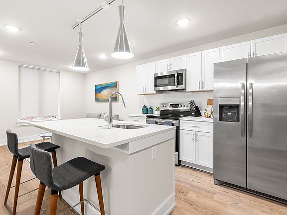 4th image of 214 Vine St #121