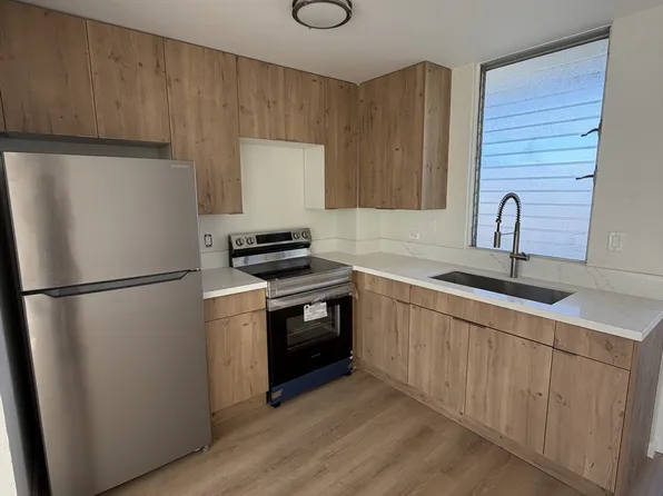 910 Factory St #1, Honolulu, HI 96819
