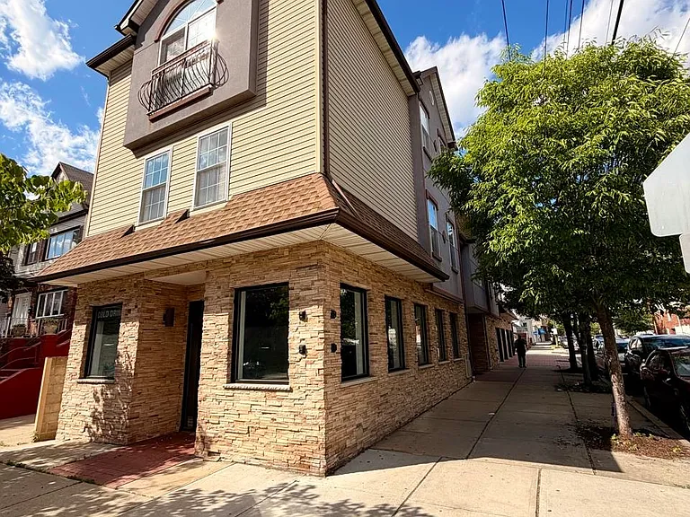 687 Avenue A #201 — Photo 10