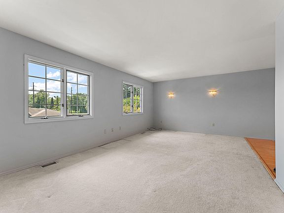 5th image of 204 Barbara Jean Dr