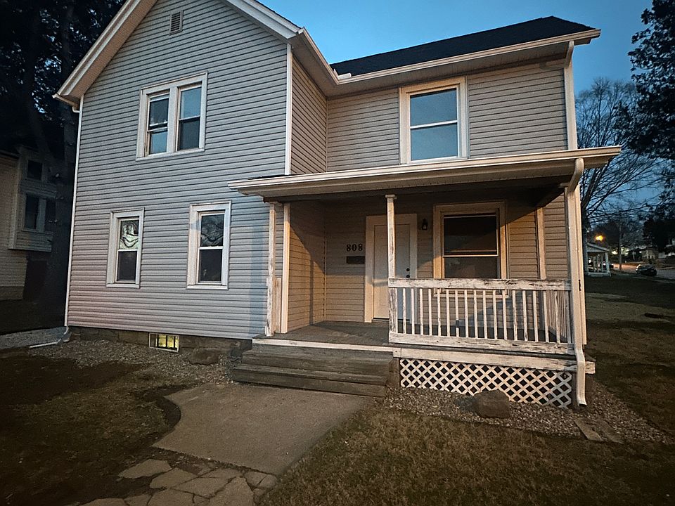 1st image of 808 1st St NE