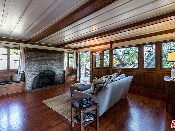4th image of 2470 Echo Park Ave