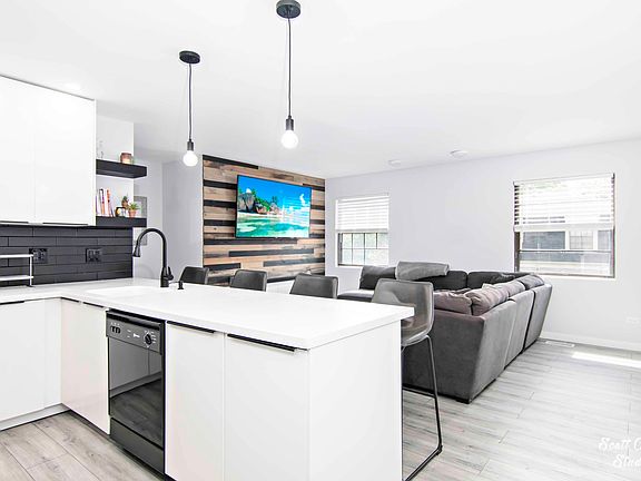 5th image of 2199 N Oakbrook Cir #1D