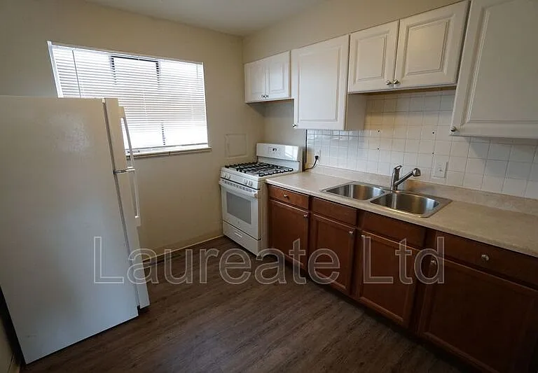 1925 E Wesley Ave — Photo 4