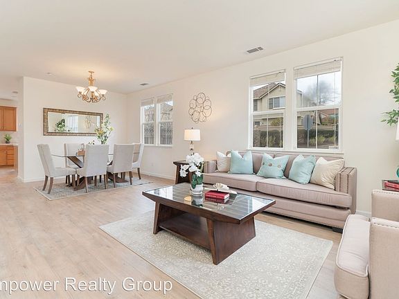 3rd image of 5068 Escalon Cir