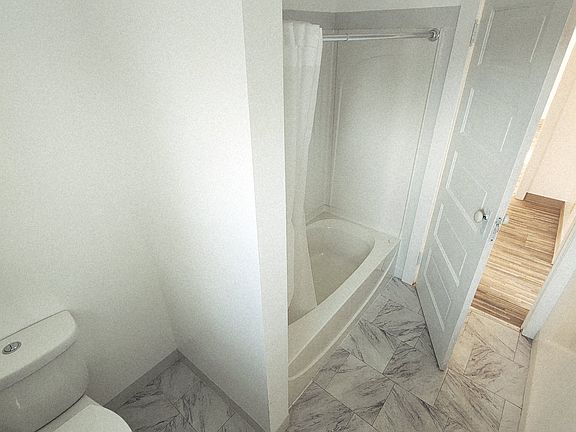 3rd image of 27 Rose St SW #2