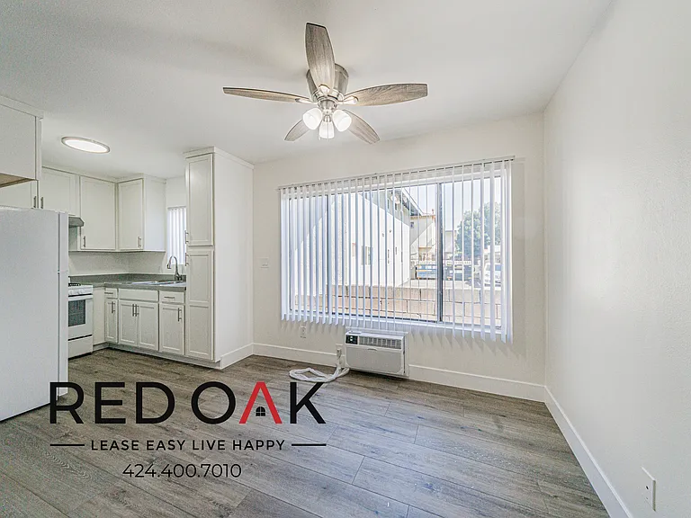 7502 Canby Ave #4 — Photo 10