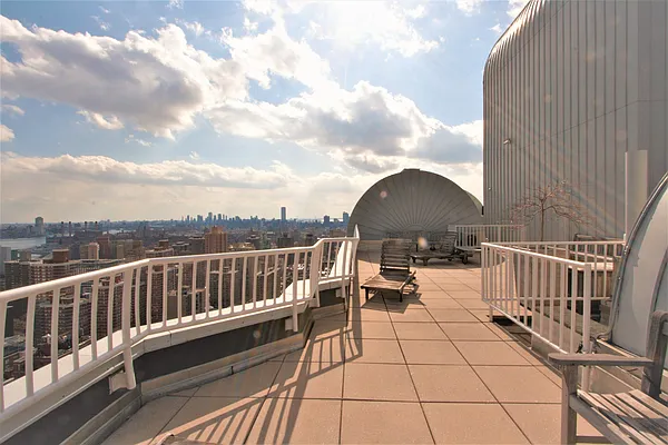 Rented by R New York | media 7