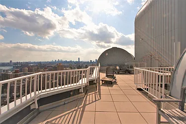 Rented by R New York