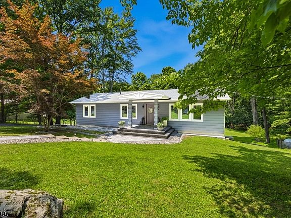 5th image of 142 Gunn Rd