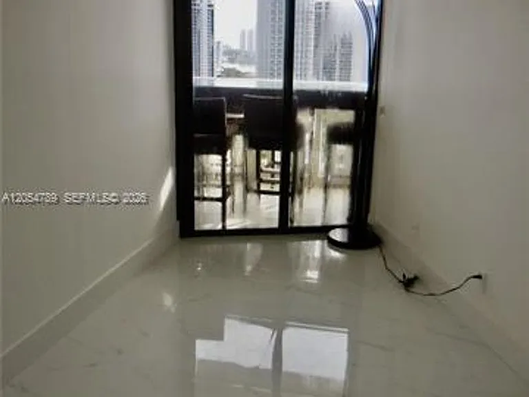 1000 Island Blvd #CU-2308 — Photo 27