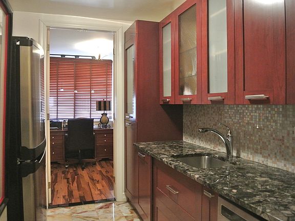 3rd image of 27010 Grand Central Pkwy APT 8A