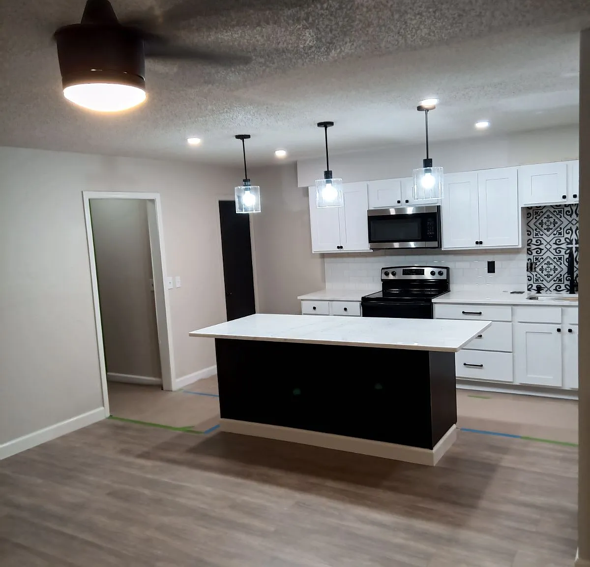 3 bed, 1.5 bath, 2484 sqft, $1,695 — Photo 4