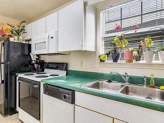 3rd image of 322 Loveland Cir