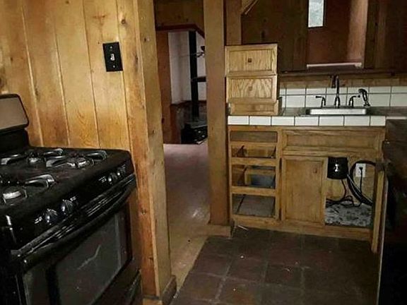 4th image of 1421 1/2 Hobart St