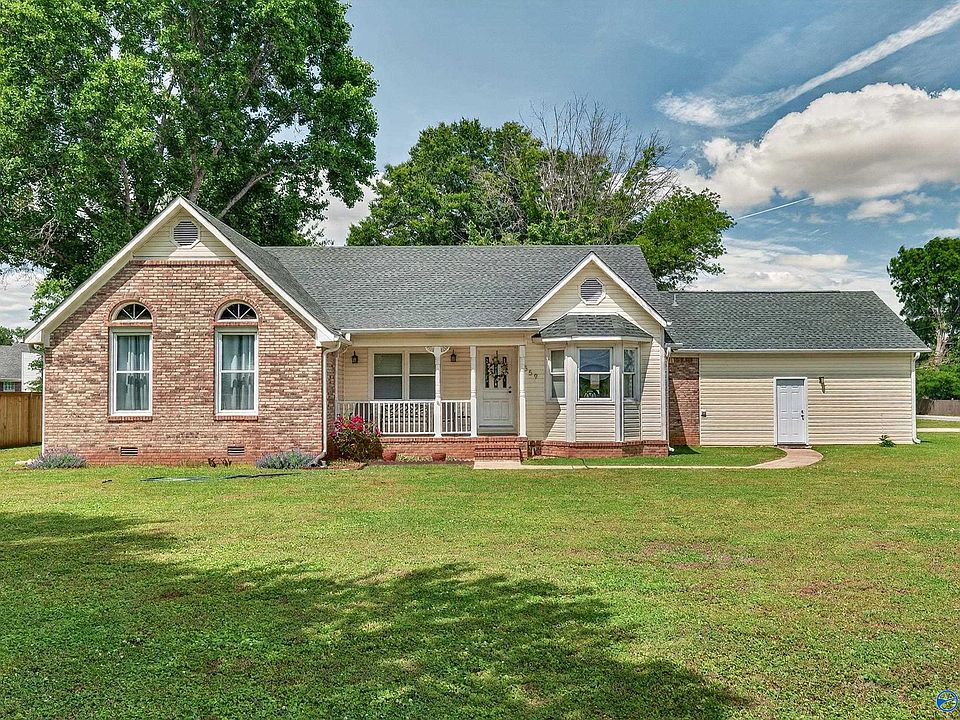 1st image of 559 Wells Rd