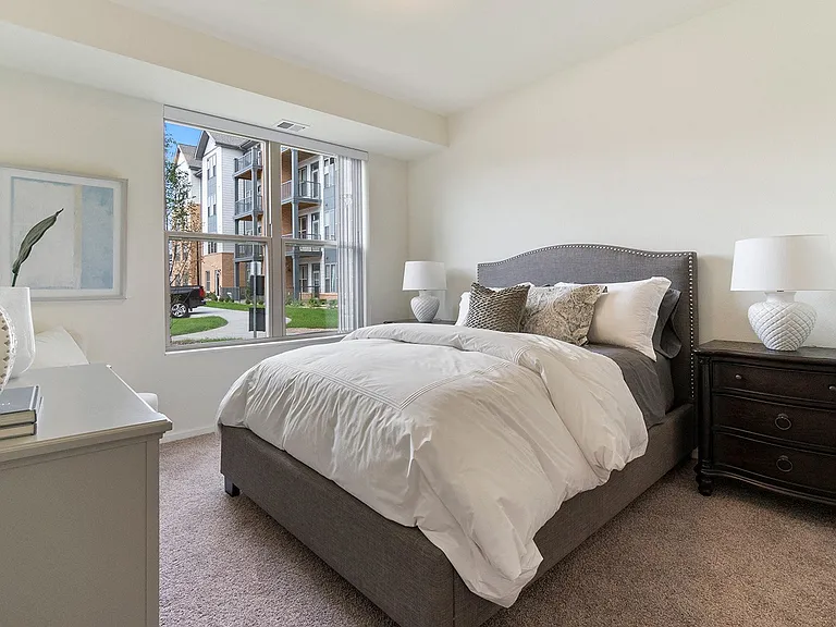 Oaks Landing 55+ Apartments — Photo 35