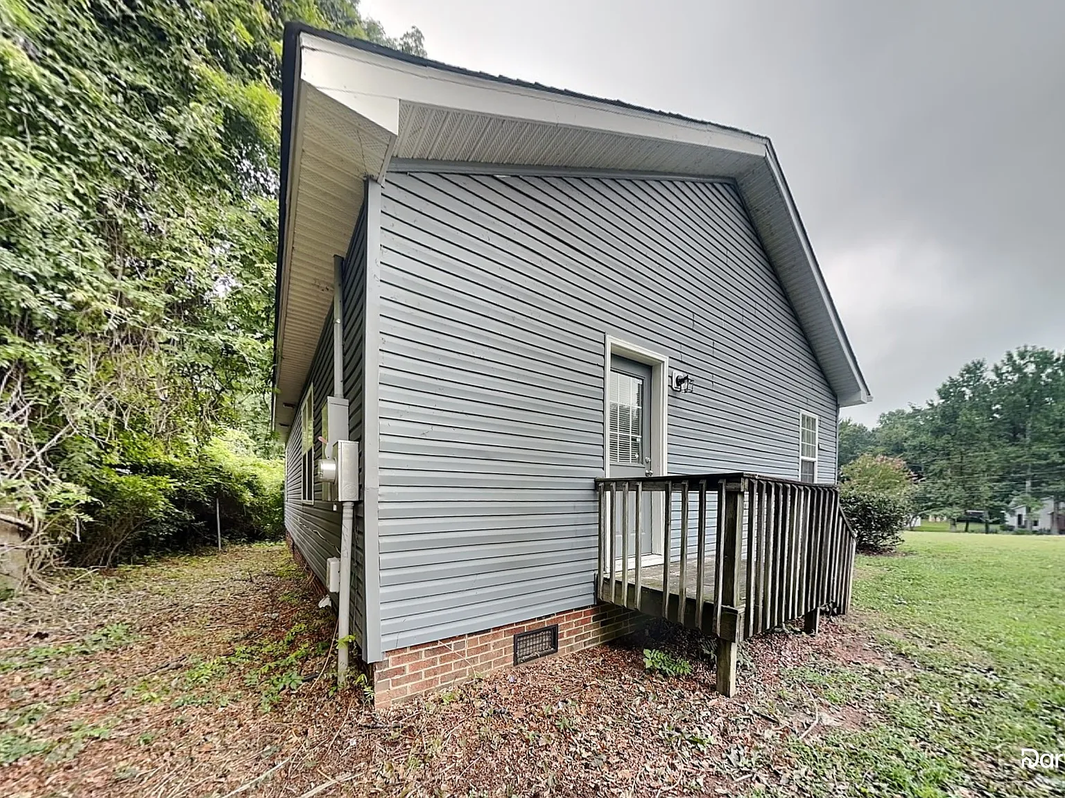 3 bed, 2.0 bath, 1121 sqft, $1,615 — Photo 2