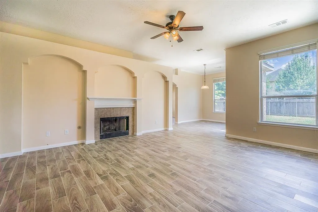 3 bed, 2.0 bath, 1711 sqft, $2,250 — Photo 4